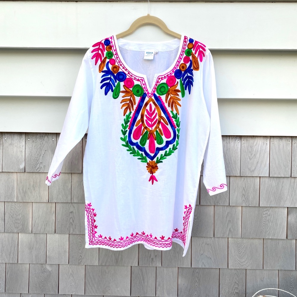 NWOT Asha Tunic W/Brightly Colored Embroidery